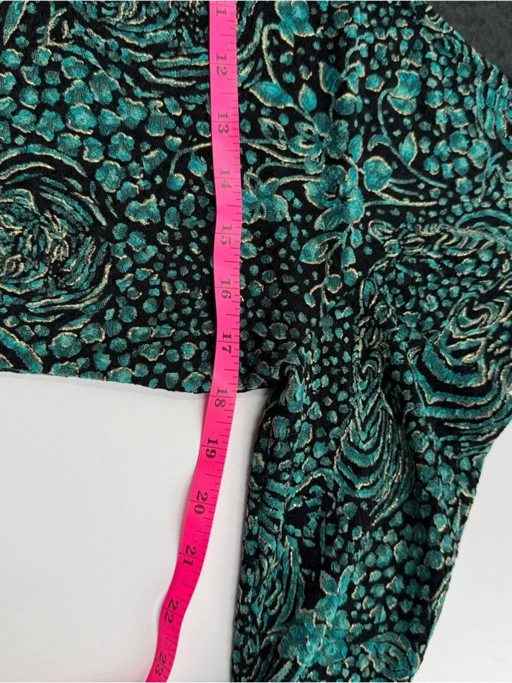 Peter Nygård Green Patterned Top – Estimated Women’s Medium - Picture 7 of 7